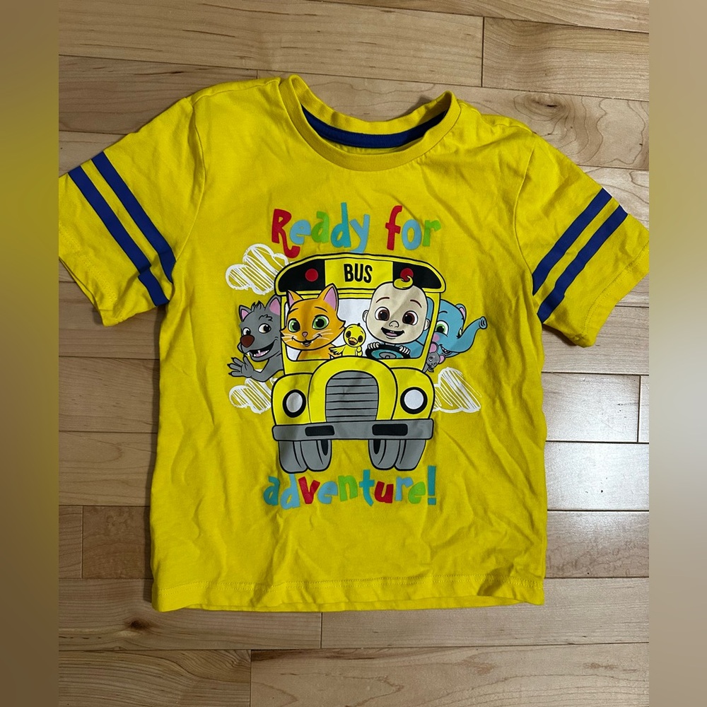 ✨4/$16✨CocoMelon tshirt Size 5T NWOT